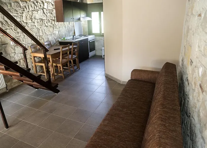 Gioulis & Apartment Nea Plagia