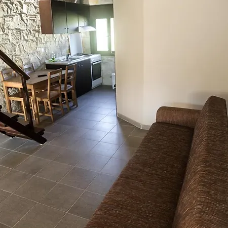 Gioulis & Apartment Nea Plagia